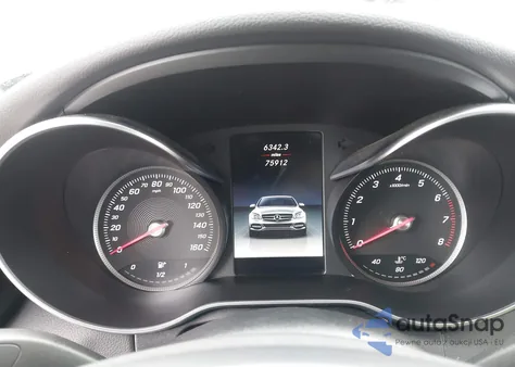 2016 Mercedes-Benz C 300 4Matic z USA, uszkodzony, nr VIN 55SWF4KB9GU136779